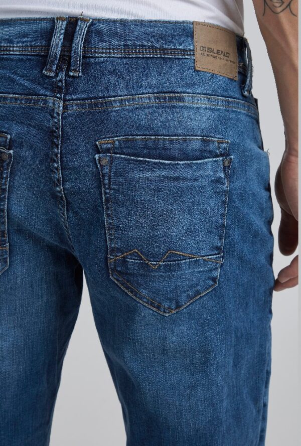 Blend blizzard jeans med stretch i mörkblå färg zoom bakifrån