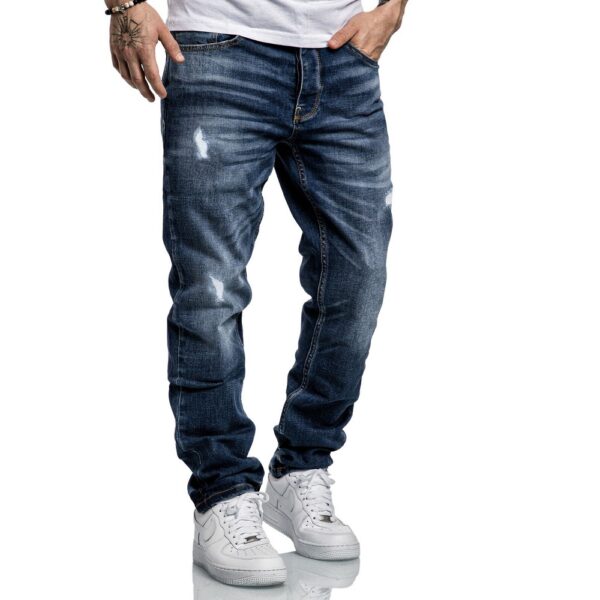 Mörkblåa straight fit jeans från amaci & sons framifrån