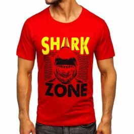 Röd t-shirt med rund hals - Shark Zone framifrån