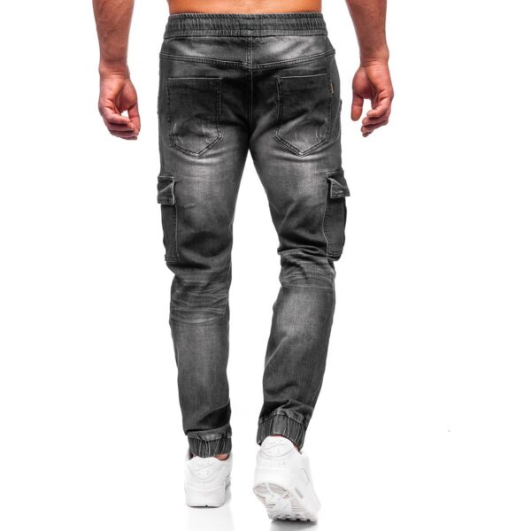 Svarta jeans joggers med cargofickor bakifrån