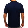 Mörkblå T-shirt med tryck på framsidan och ena ärmen bakifrån