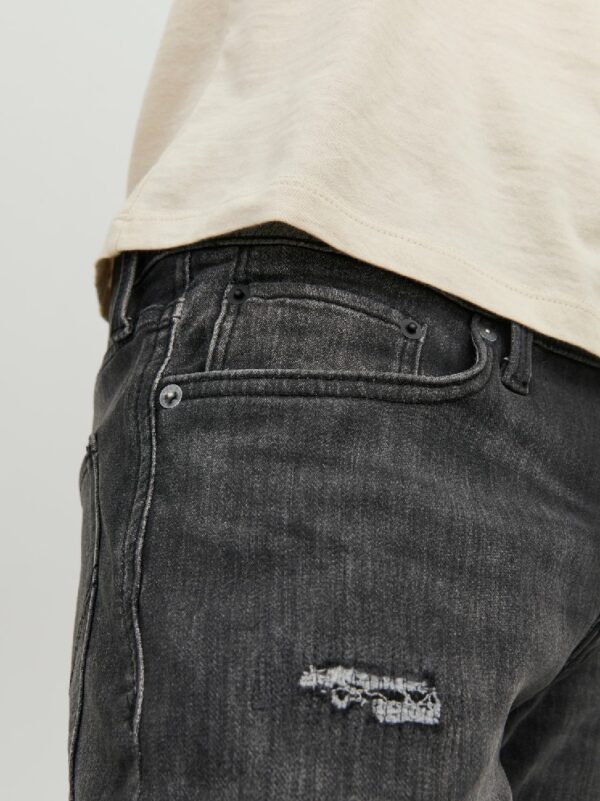 Svarta jeansshorts från JACK & JONES zoom