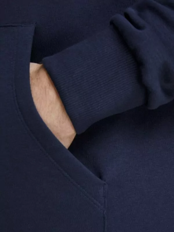 Mörkblå hoodie med logotryck JACK & JONES in zoomad ficka