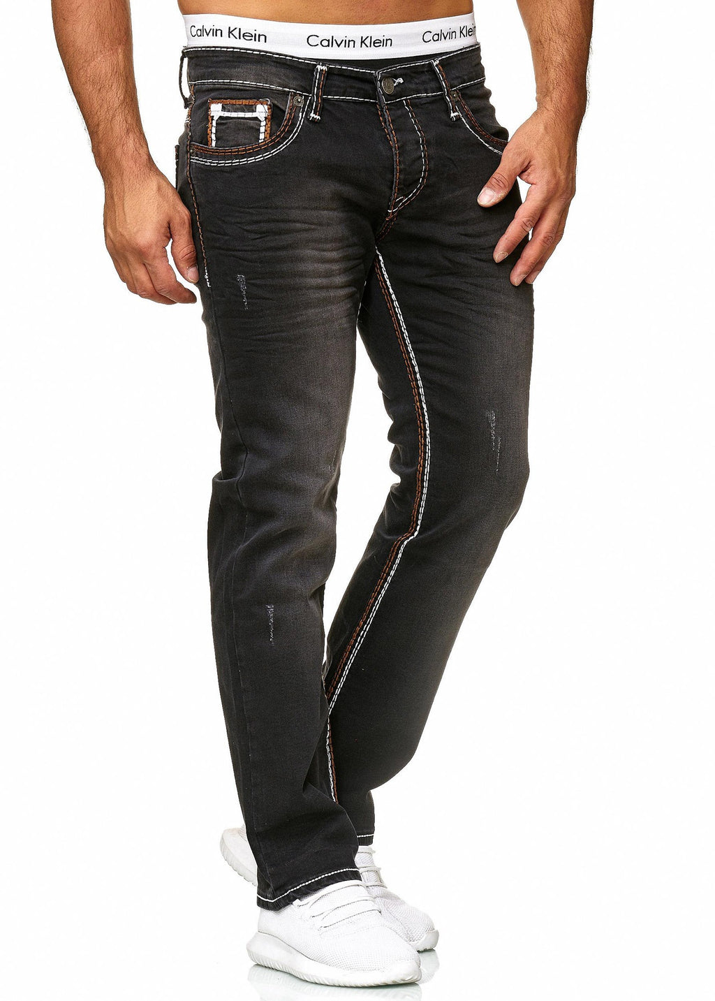 Svarta Jeans med lättare slitningar