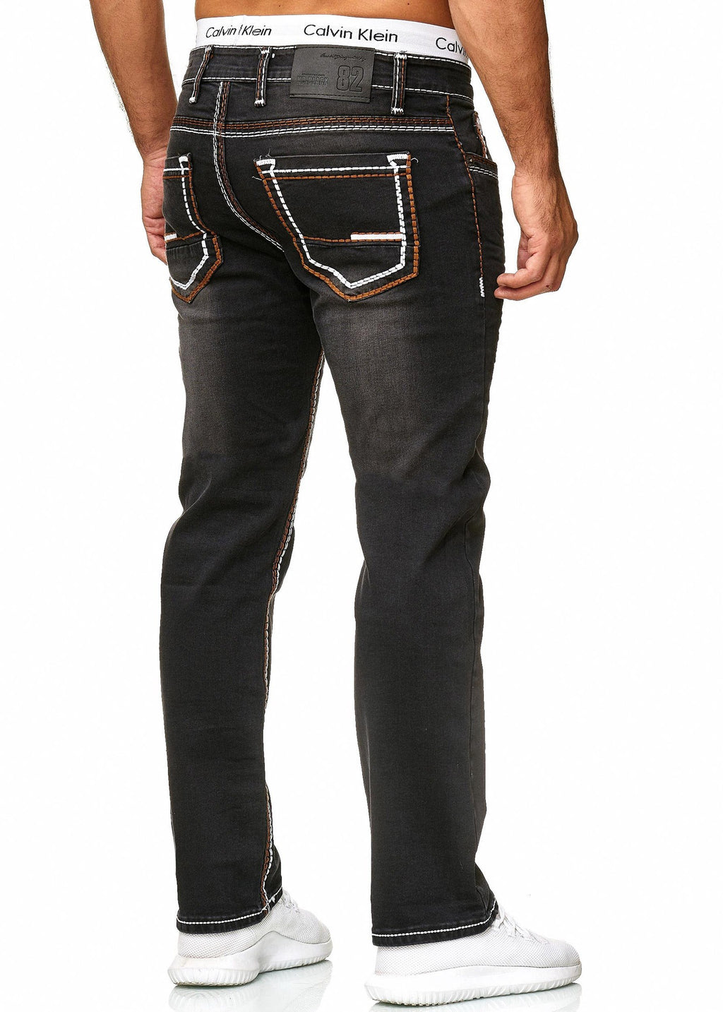 Svarta Jeans med lättare slitningar
