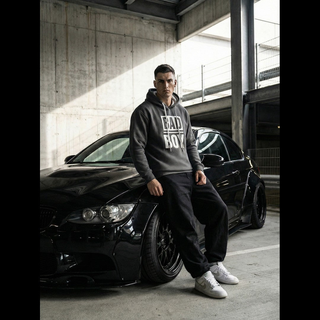 Mörkgrå Bad boy hoodie ståendes