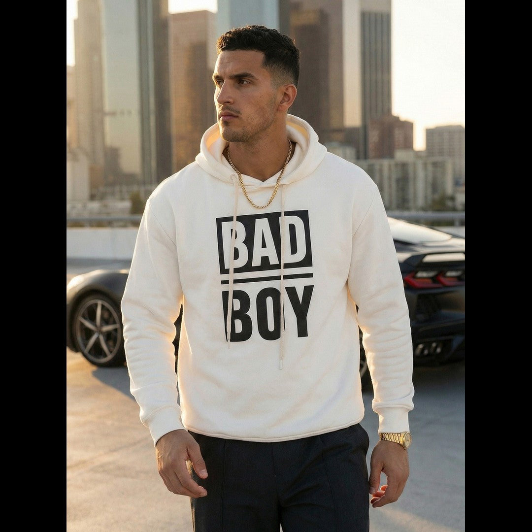 Vit hoodie herr BAD BOY framifrån urban miljö
