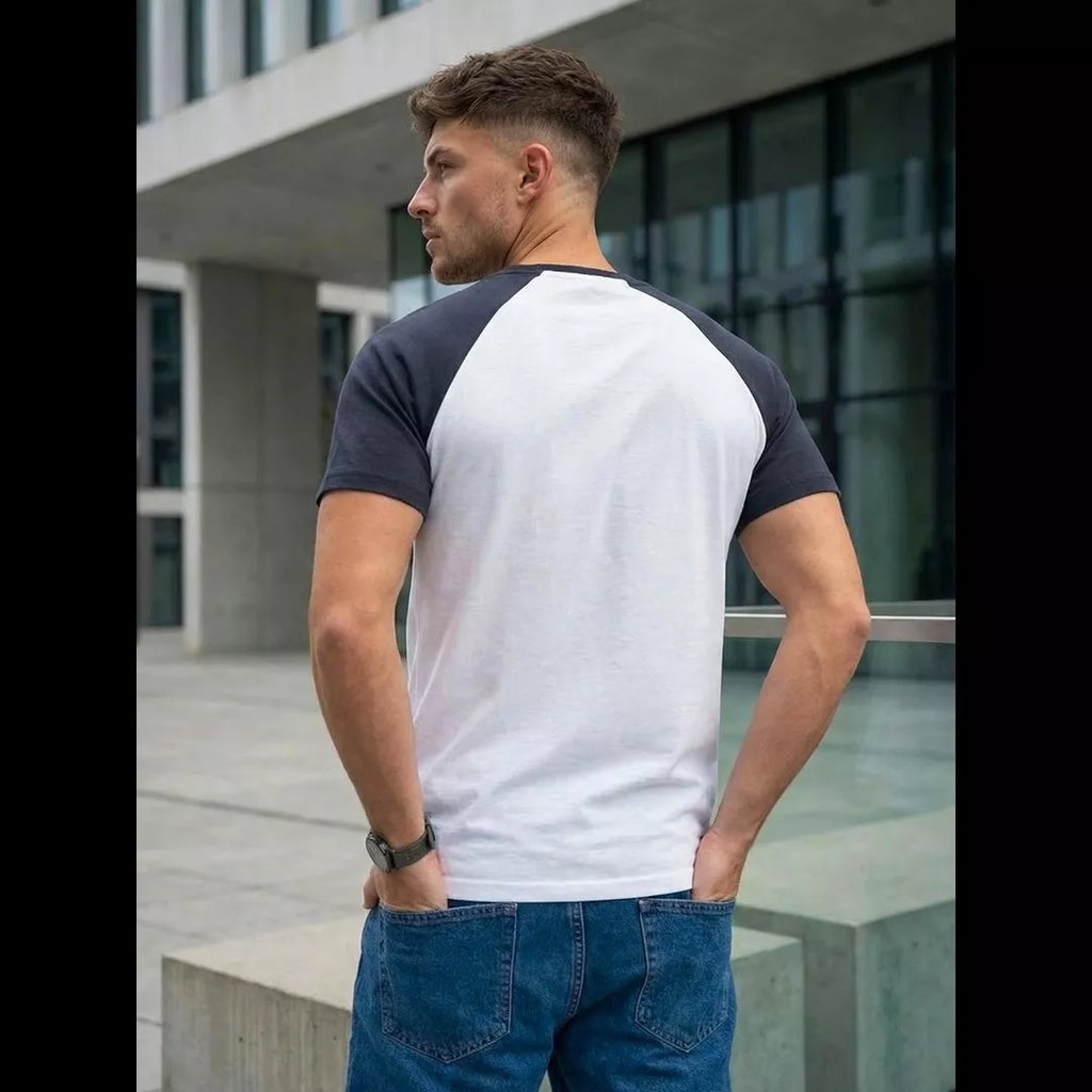 Basic t-shirt vit och blå bakifrån