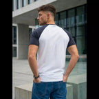 Basic t-shirt vit och blå bakifrån