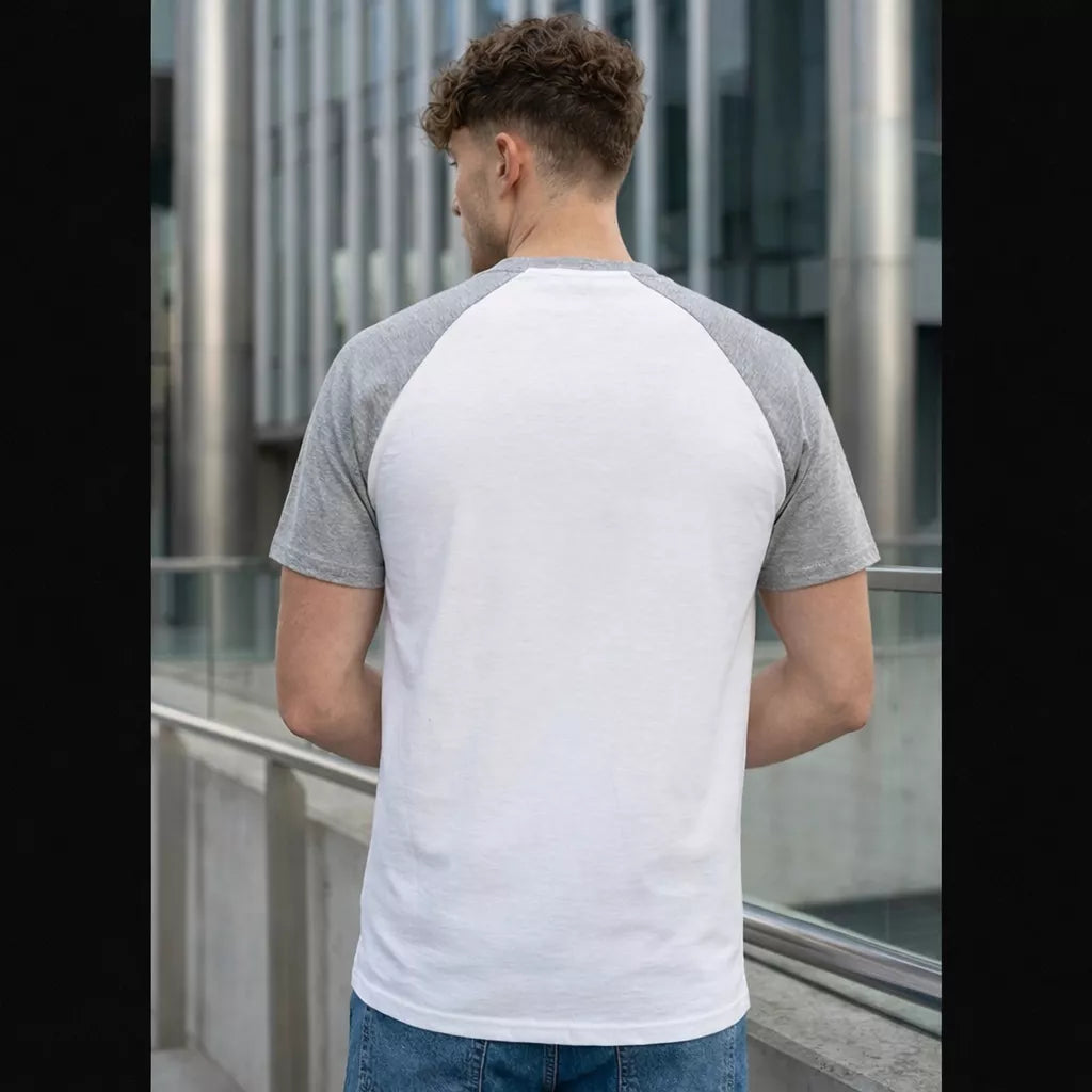 Basic vit t-shirt med kontrastärmar bakifrån