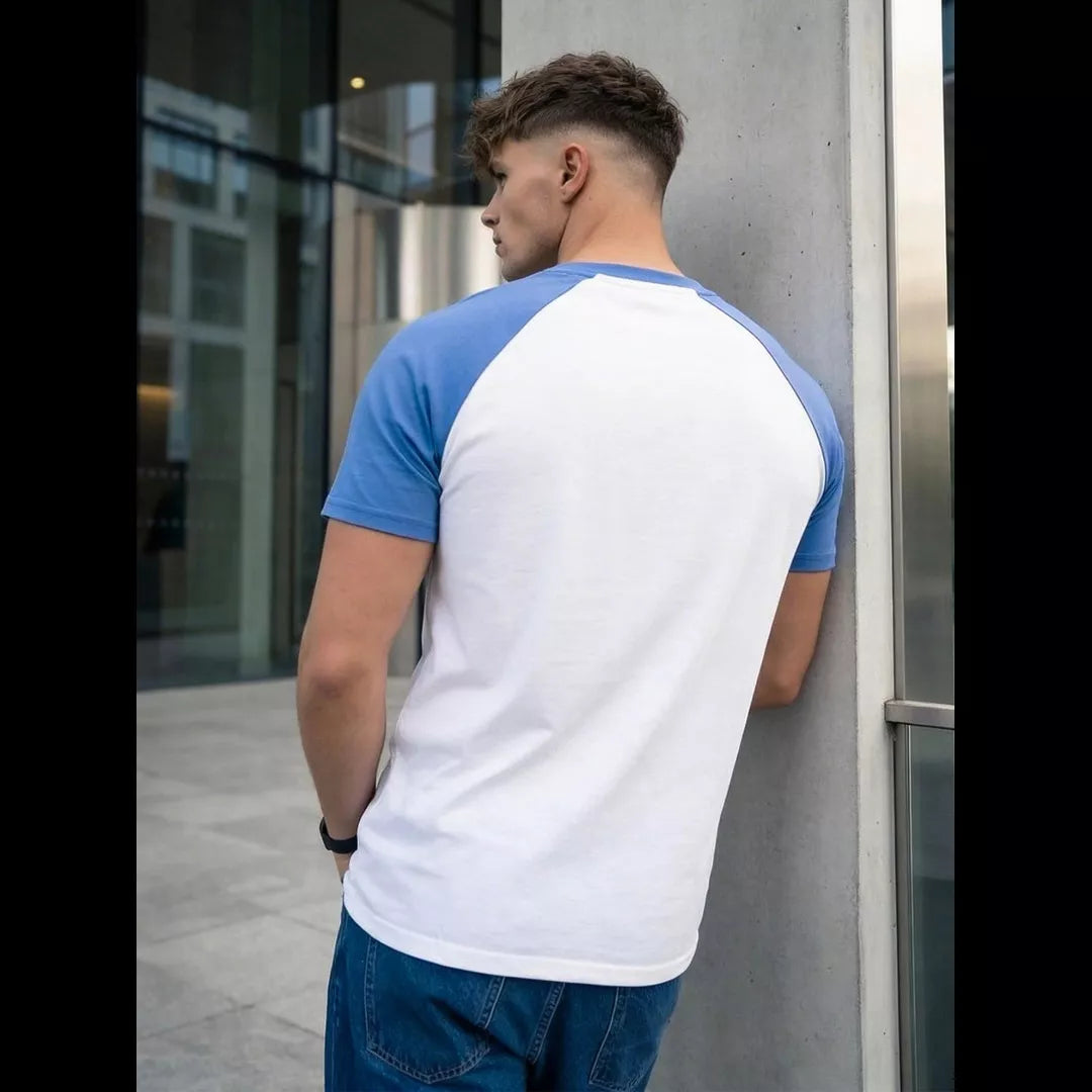Basic t-shirt vit ljusblå bakifrån
