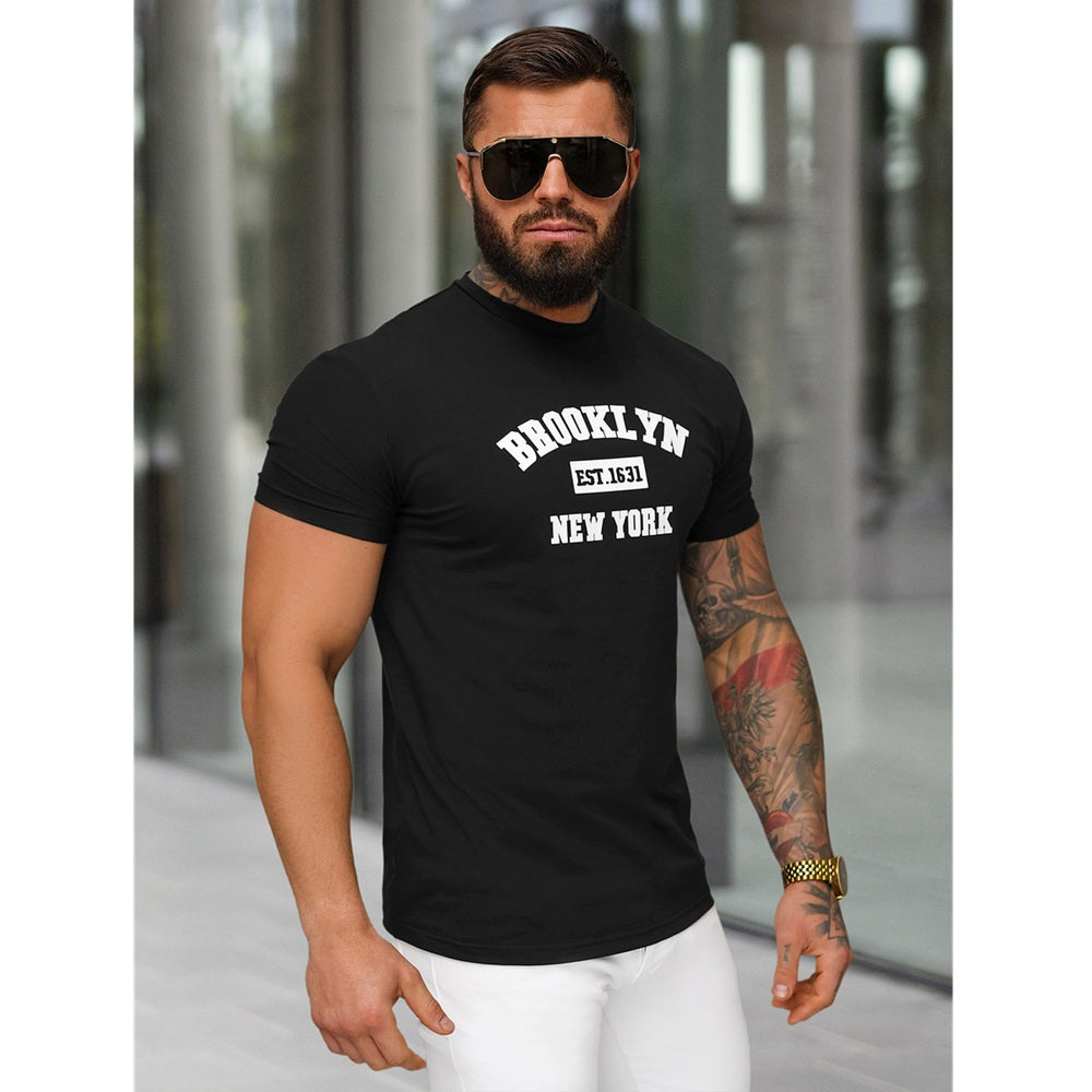 T-shirt Brooklyn - Svart Slim Fit modell sidan