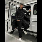 Svart hoodie för herr med Brooklyn New York-tryck i streetwear-stil framifrån