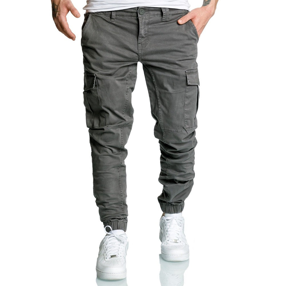 Mörkgråa chino joggers 499 kr - Herrbyxor med cargofickor framifrån chinos