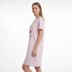 Bekvämt rosa nattlinne med ledig Comfort Fit och kort ärm