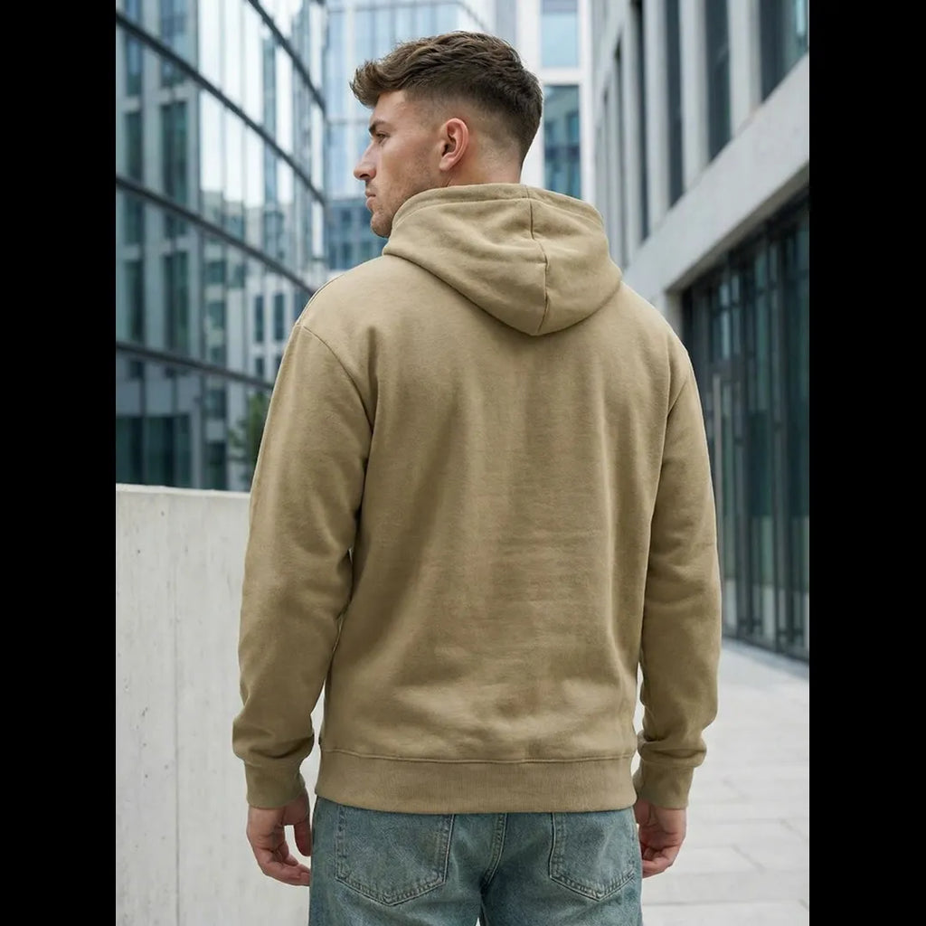 Ljus beige hoodie herr vår sommar outfit