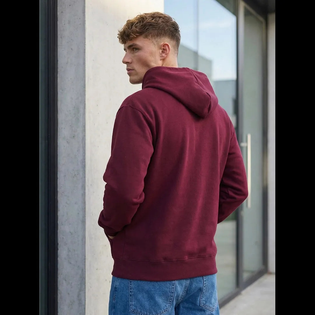 Hoodie herr vinröd bakifrån med huva