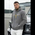 Grå hoodie för herr med Victory-tryck och pulsmotiv framtill framifrån