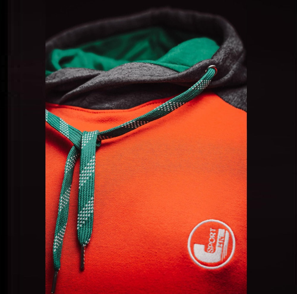 JHNsport hoodie in zoomad framifrån