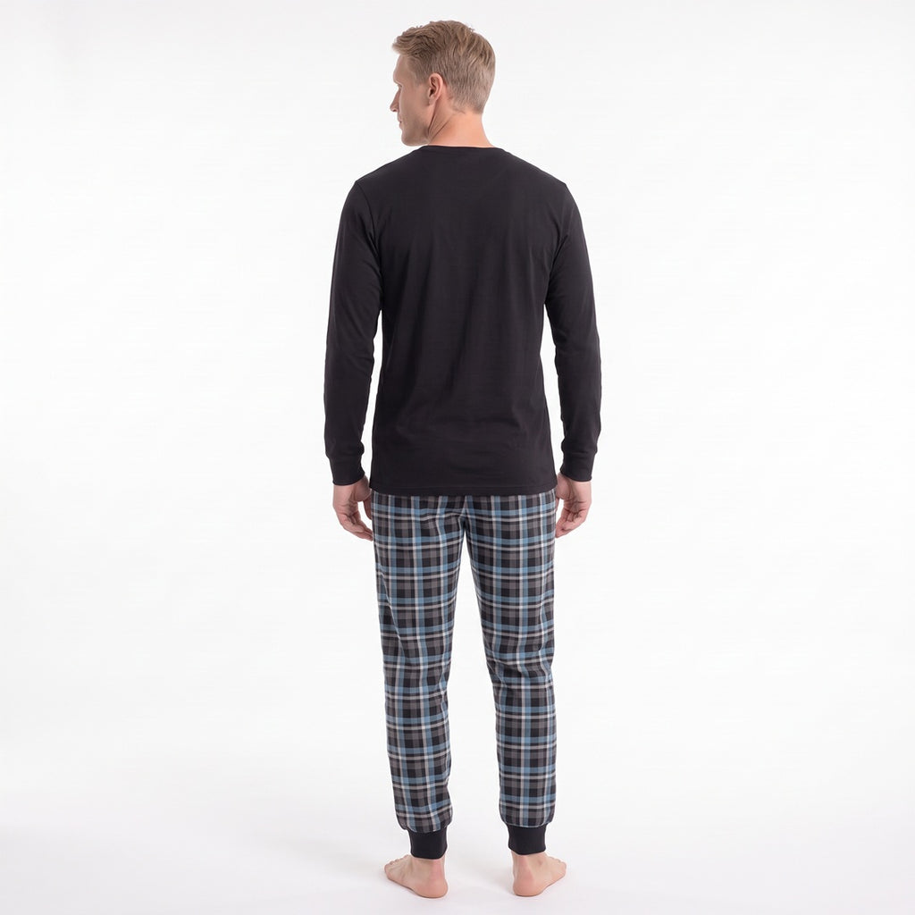 Herrpyjamas i svart med rutiga bomullsbyxor och muddar vid anklarna bakifrån