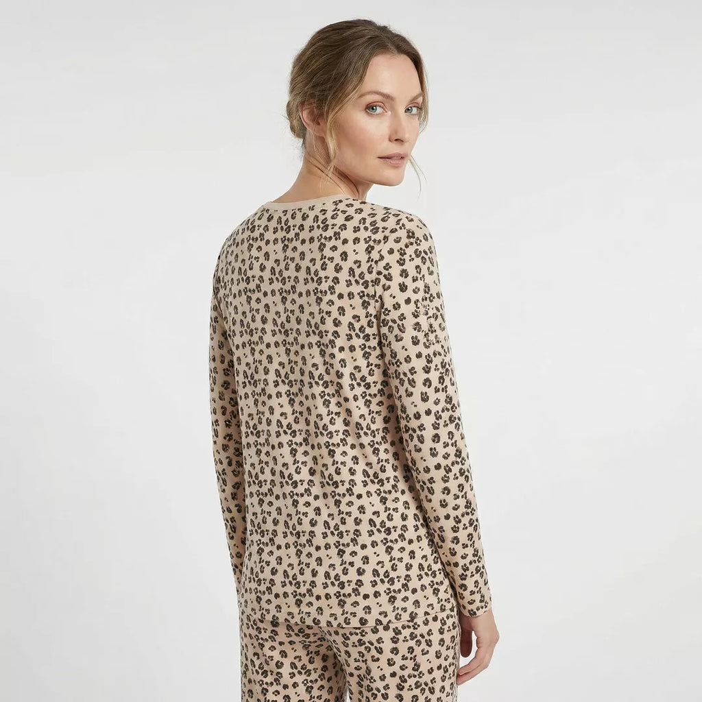 Långärmad leopardmönstrad pyjamaströja för dam i 100% bomull från Gaubert modell bakifrån