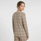 Långärmad leopardmönstrad pyjamaströja för dam i 100% bomull från Gaubert modell bakifrån