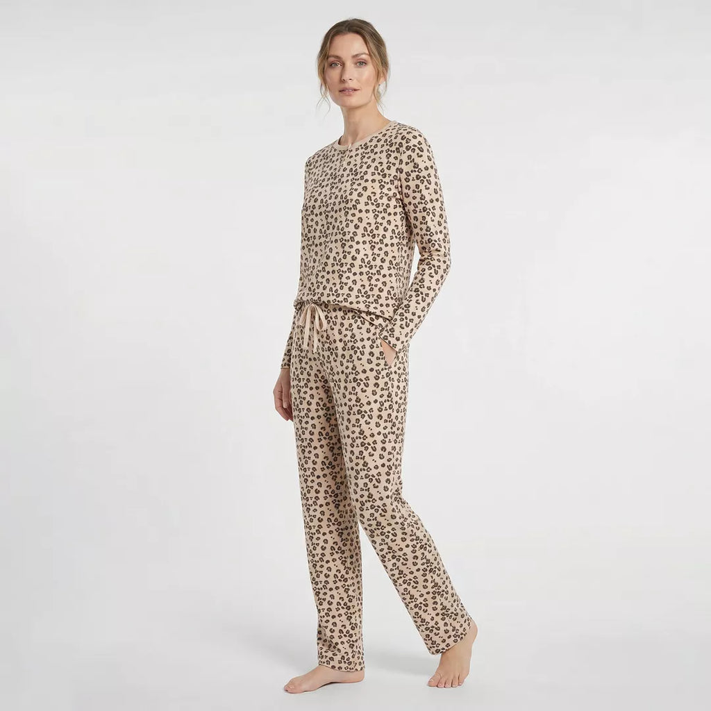 Långärmad leopardmönstrad pyjamaströja för dam i 100% bomull från Gaubert modell från sidan
