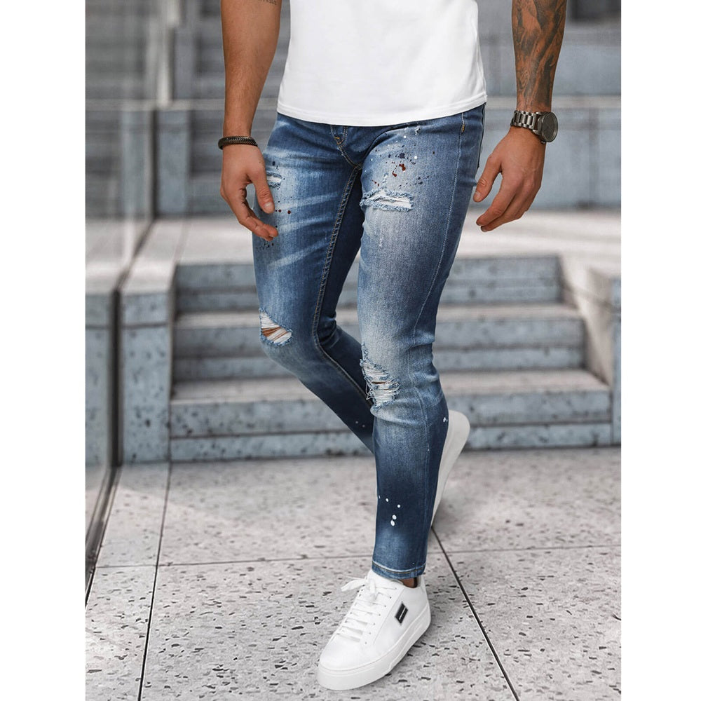 Trendiga mörkblåa herrjeans framifrån