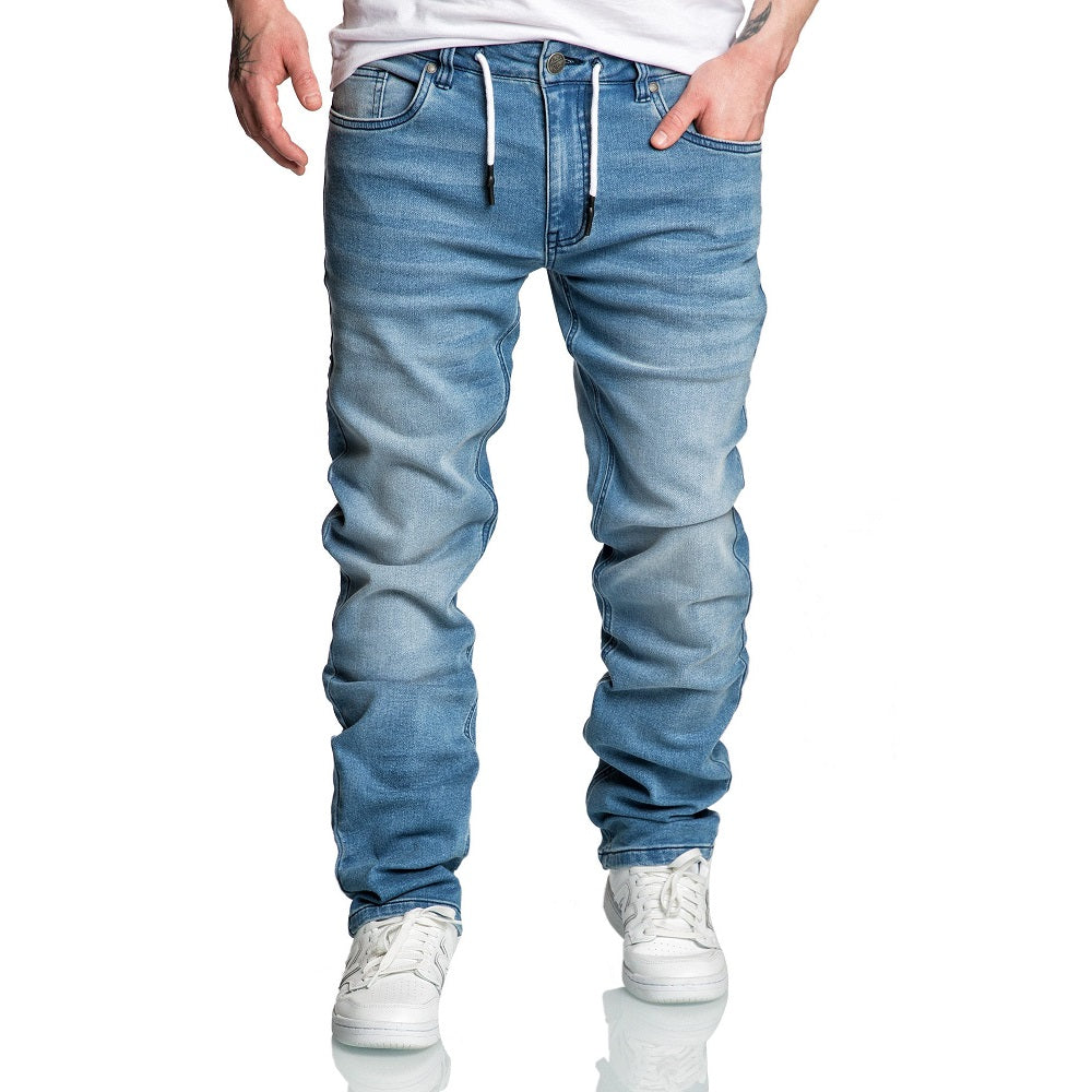 Ljusblåa stretchjeans herr framifrån