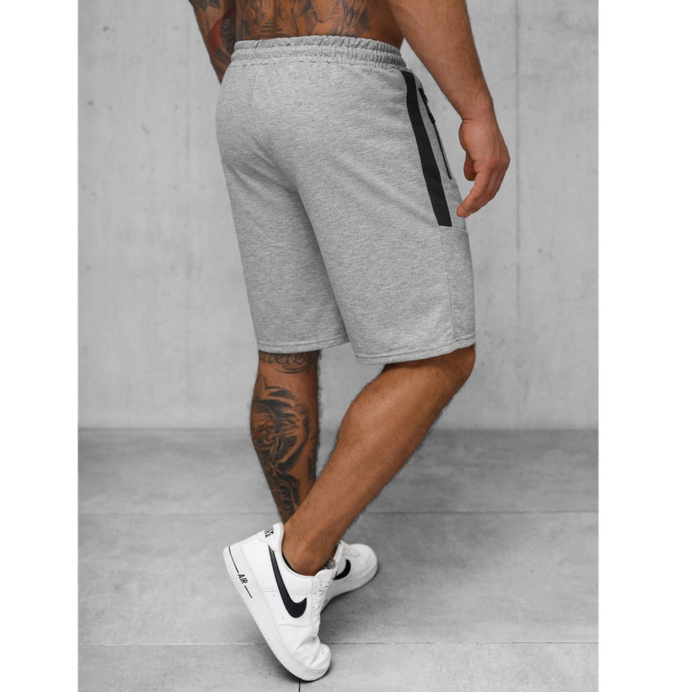 Sportiga ljusgrå herrshorts bakifrån