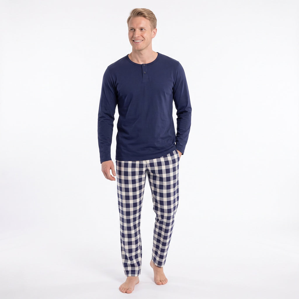 Pyjamas herr i 100% bomull med marinblå långärmad tröja och rutiga byxor från Gaubert