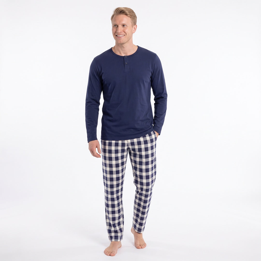 Pyjamas herr i 100% bomull med marinblå långärmad tröja och rutiga byxor från Gaubert