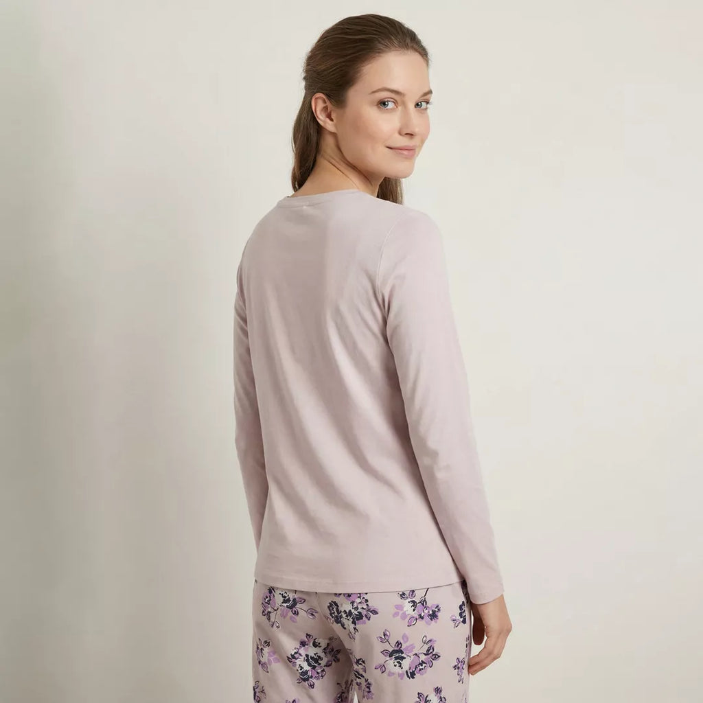 Långärmad pyjamaströja för dam i 100% bomull med motivet Worry Less Live More modellbild bakifrån