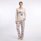 Långärmad pyjamaströja för dam i 100% bomull med motivet Worry Less Live More modellbild framifrån