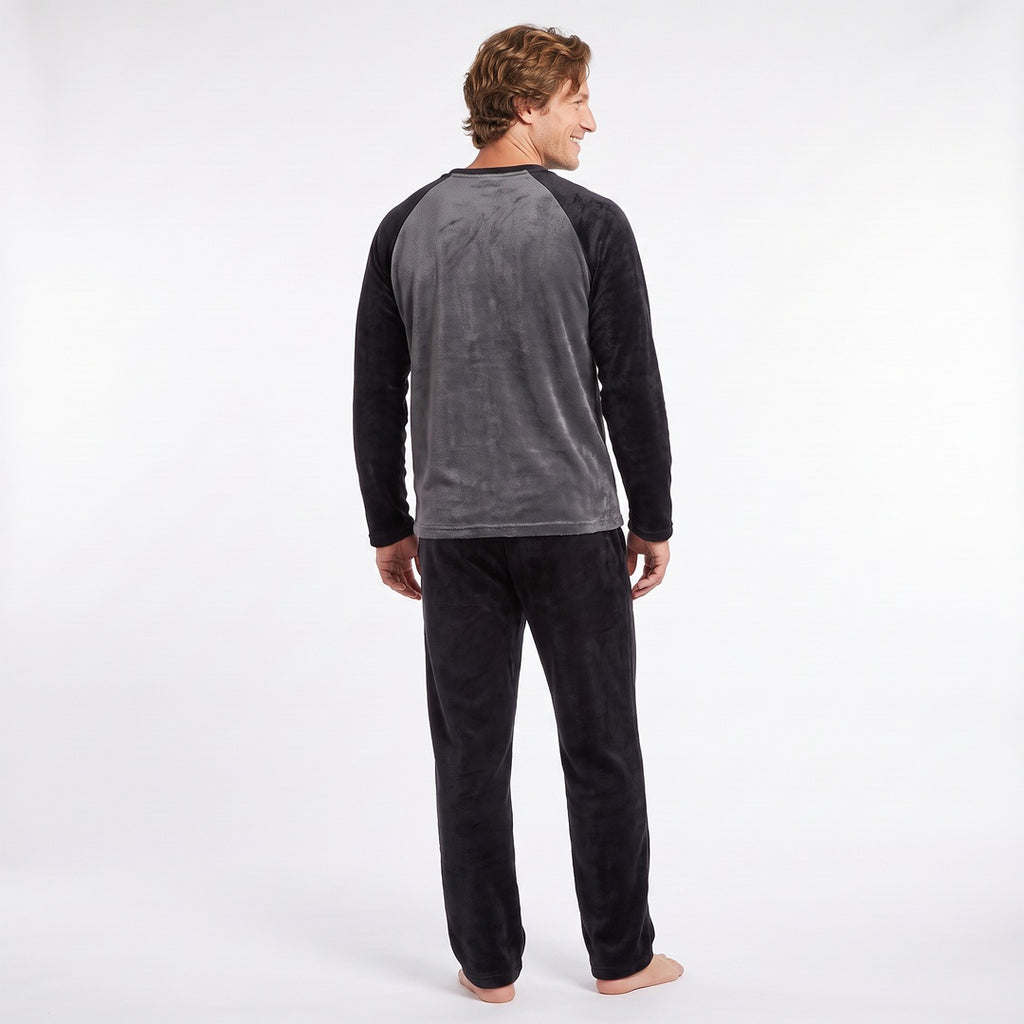 Svart fleece pyjamas herr Gaubert – pyjamasset bakifrån