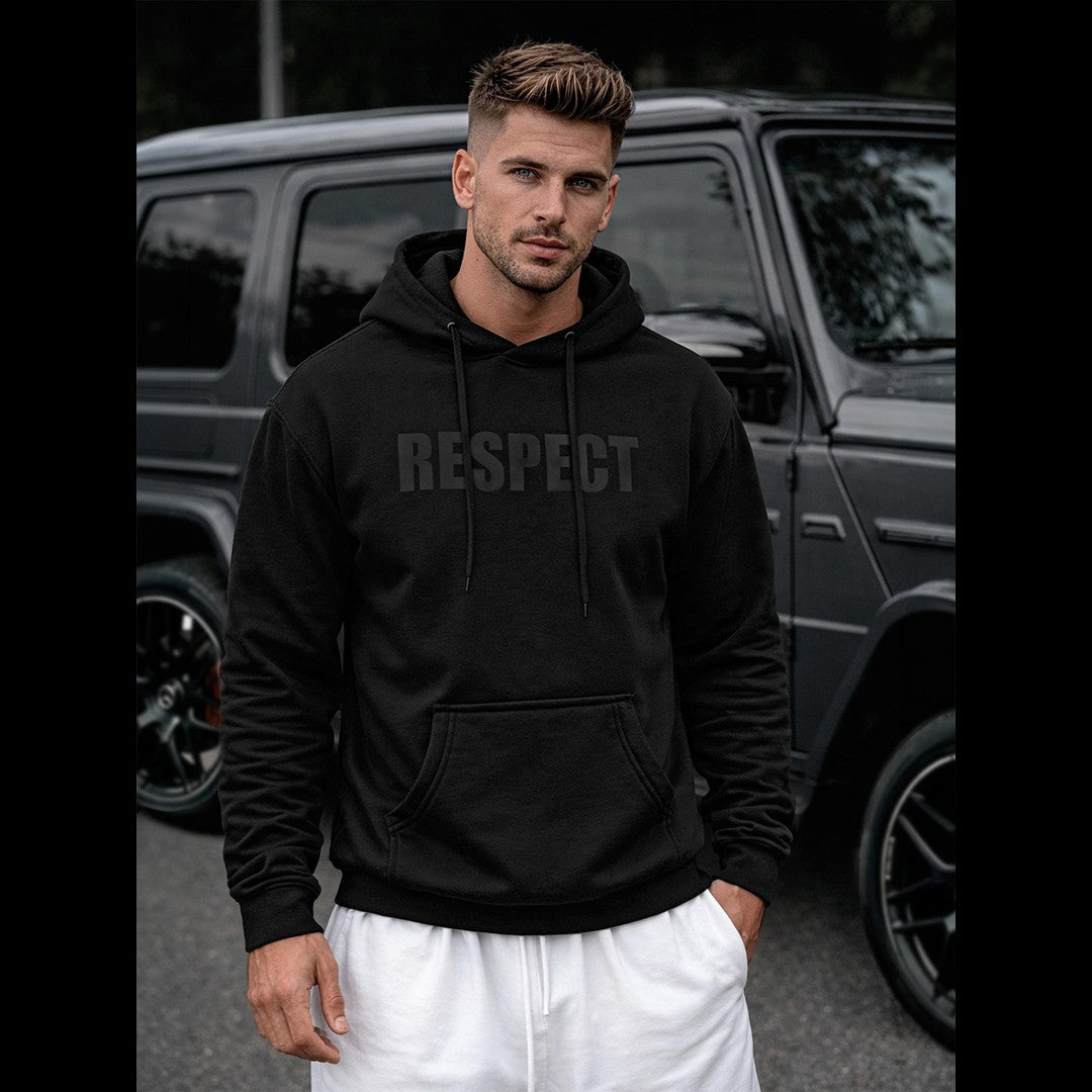 Svart hoodie herr med ton-i-ton RESPECT-tryck och känguruficka