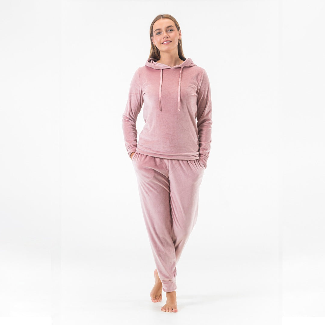Rosa velourset dam med hoodie och byxor från Gaubert