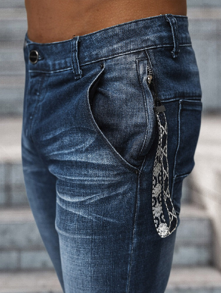 Blåa Jeans med hängsmycke - Herrjeans zoomad