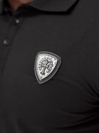 Svart Herrtröja - Herrpiké med Patch zoomad