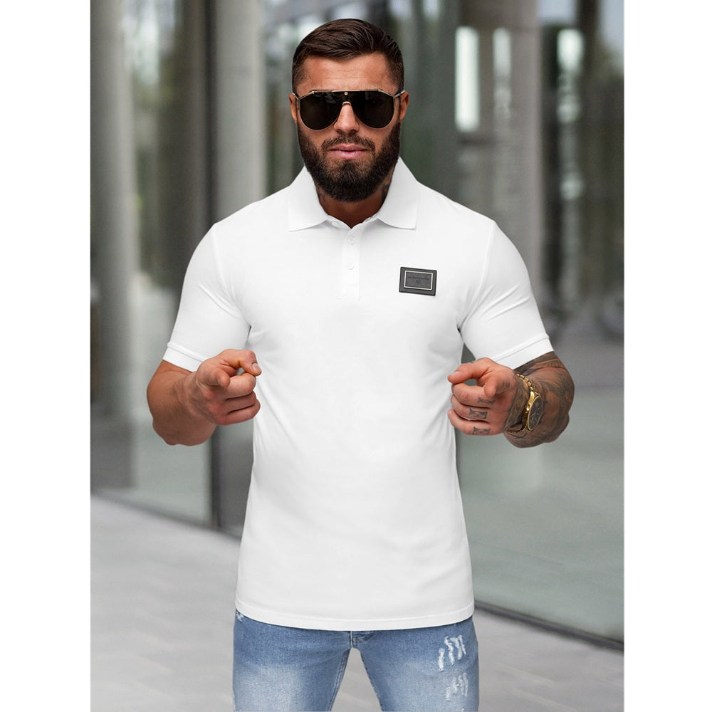 Klassisk Vit Pikétröja - Stilren Bröstpatch framifrån