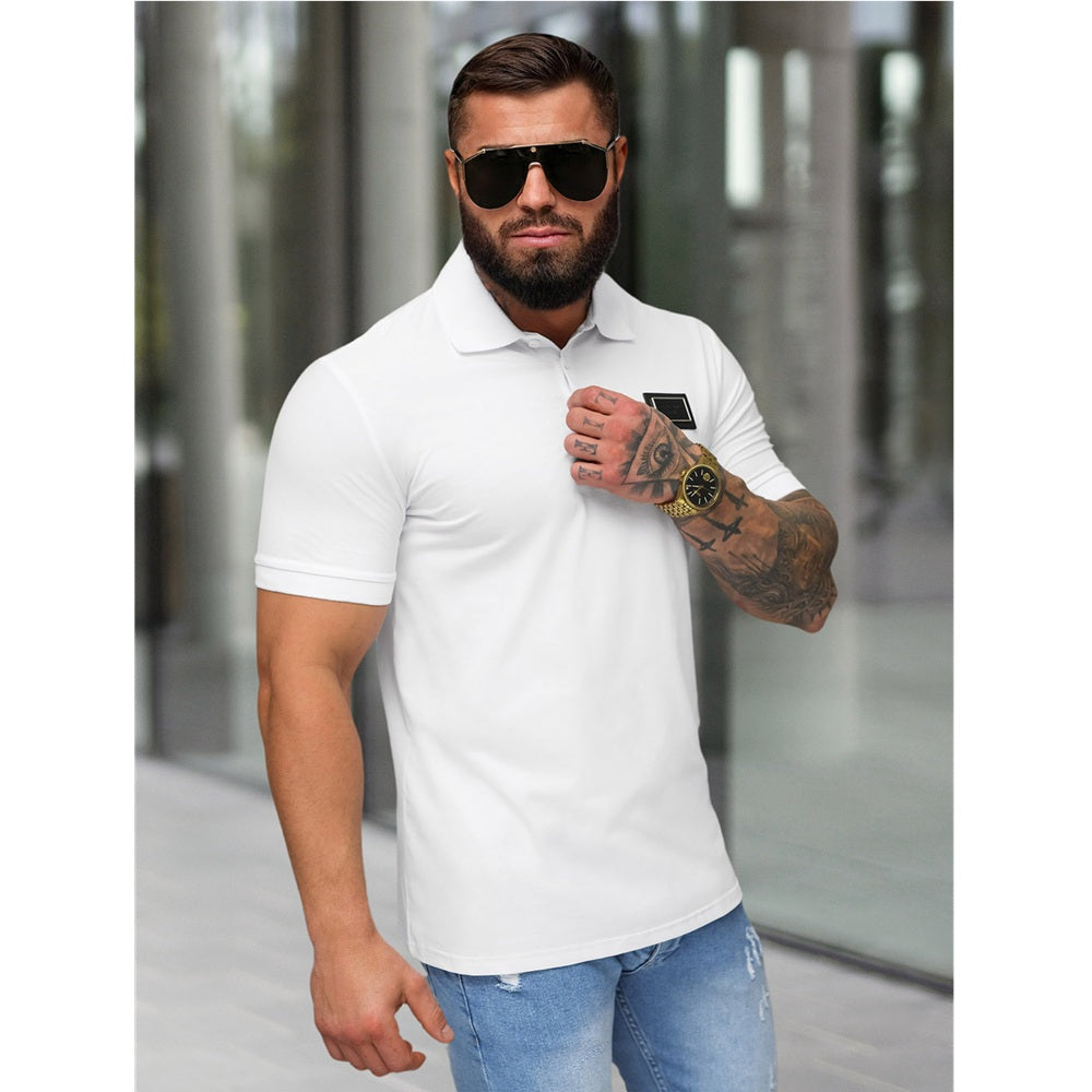 Klassisk Vit Pikétröja - Stilren Bröstpatch sidan