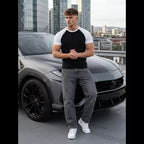 Svart vit t-shirt herr outfit modell