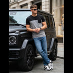 Grå svart t-shirt herr outfit streetwear jeans