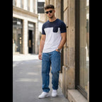 Mörkblå vit t-shirt herr outfit streetwear jeans
