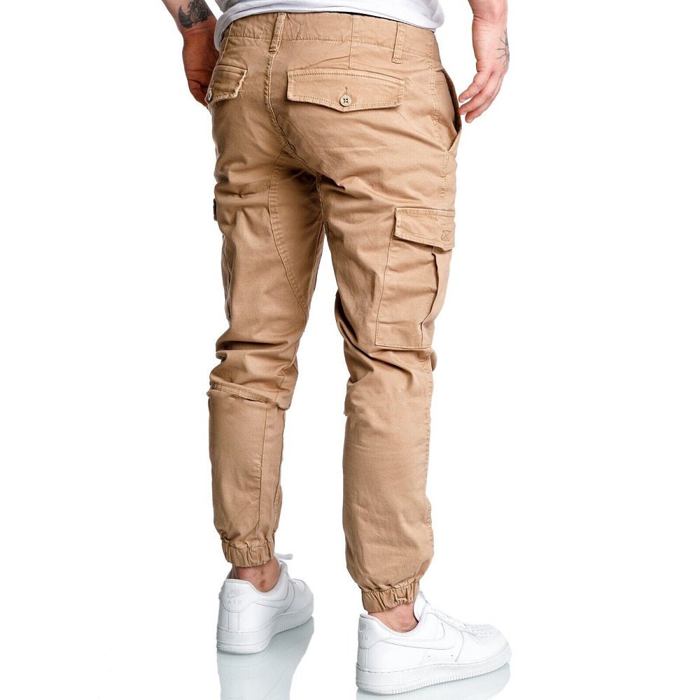 Beiga Chino joggers 499 kr - Herrbyxor med cargofickor bakifrån