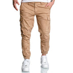 Beiga Chino joggers 499 kr - Herrbyxor med cargofickor framifrån