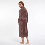 Baksida av kaffefärgad unisex morgonrock i premium coral fleece från Gaubert®