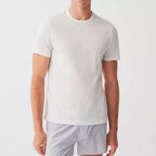 3 pack billiga vita t-shirts herr modell framifrån