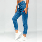 Blåa damjeans med bälte