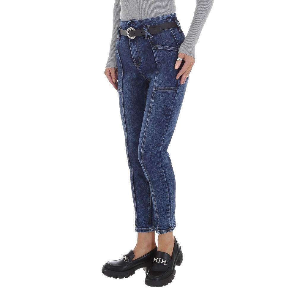 Damjeans med hög midja och bälte ingår framifrån